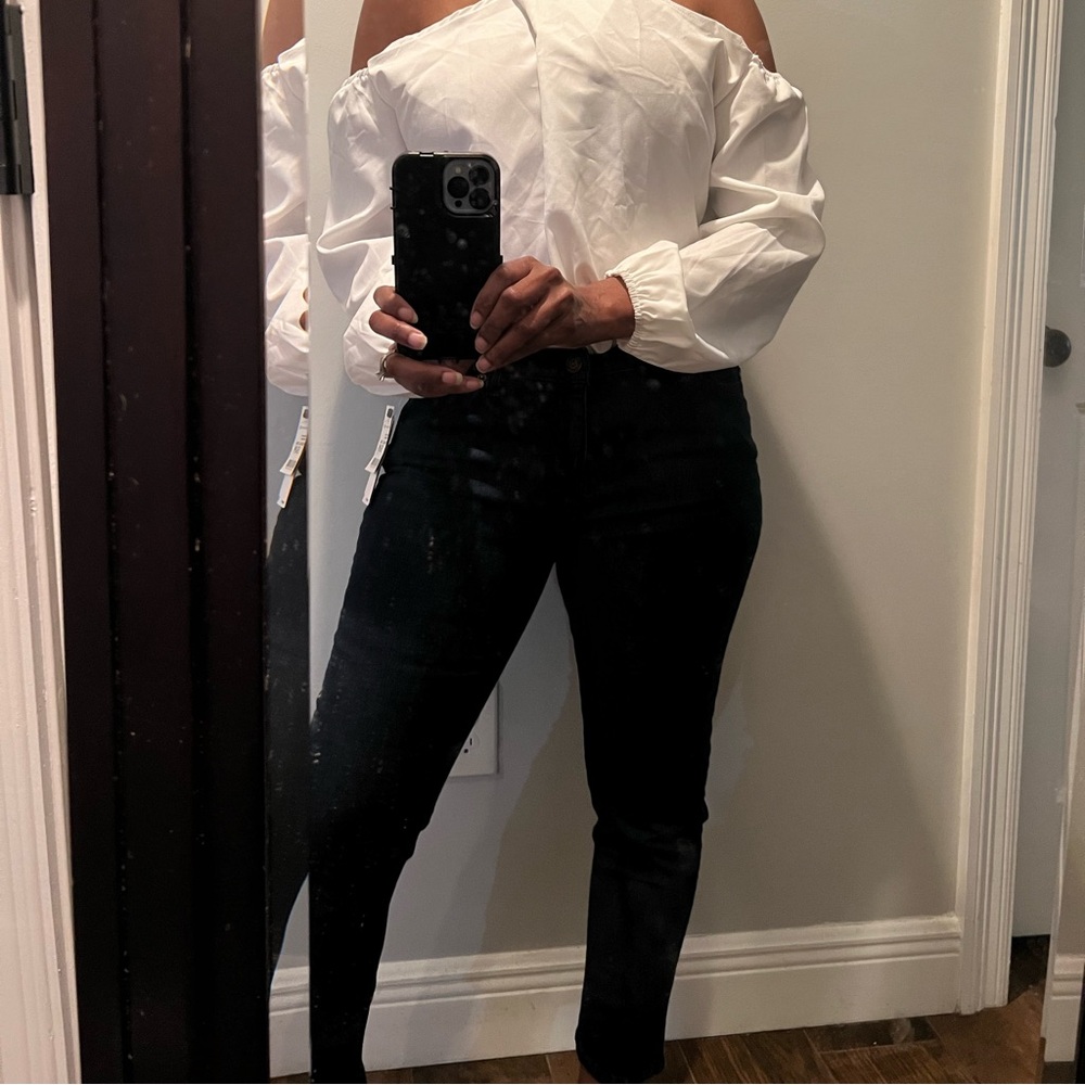 NWOT White cold shoulder blouse.